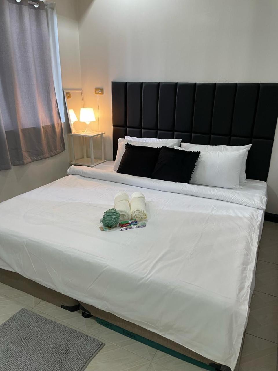 Cozy 2-Bedroom At South Of Market Soma Bgc Near Sm Aura, Market! Market! & Bonifacio High Street Taguig Luaran gambar